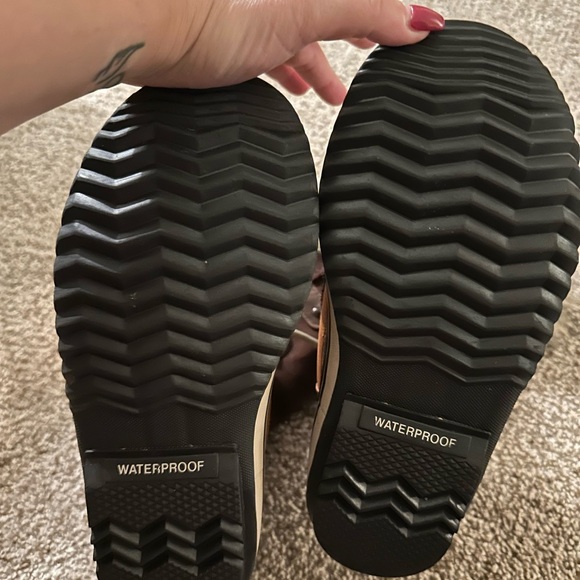 ICONIC WATERPROOF SOREL WINTER BOOTS size 7 - Picture 3 of 4